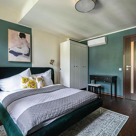 Quite Loft With Balcony And 3 Air Conditioners 布拉格 外观 照片